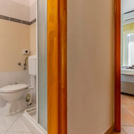 Rok 1 By Interhome Pula