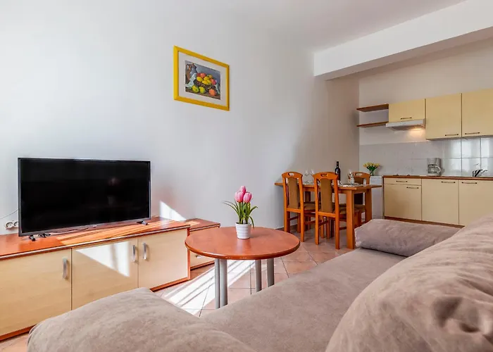 Rok 1 By Interhome Pula